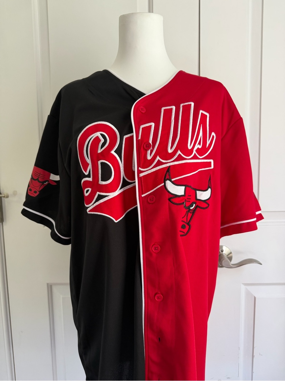 Chicago Bulls Two-Tone Black & Red Jersey never worn no tags